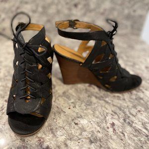 Nine West Maximilian Wedge Sandal Size 6.5